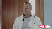 La MILF Alexis Fawx Séduit Son Médecin Avec Ses énormes Seins   MILFED