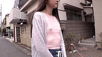 胸元の貧乳が目立つ格好の美女が目の前に…。貧乳だって触って吸って沢山さわってほしい！美女、貧乳、スレンダー、お尻、欲望、誘惑