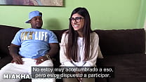 MIA KHALIFA   La Princesa Árabe Prueba Carne Oscura Por Primera Vez, Con Subtítulos En Caso De Que Sea Sordo O Intente Pasar Desapercibido